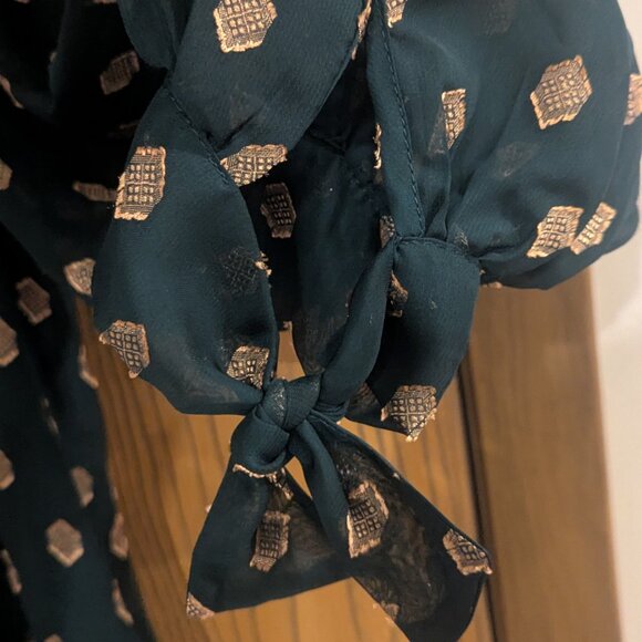 Calvin Klein Long Sleeves, A-Line Style, Round Neckline, Green/Gold Dress 4P - Picture 4 of 5